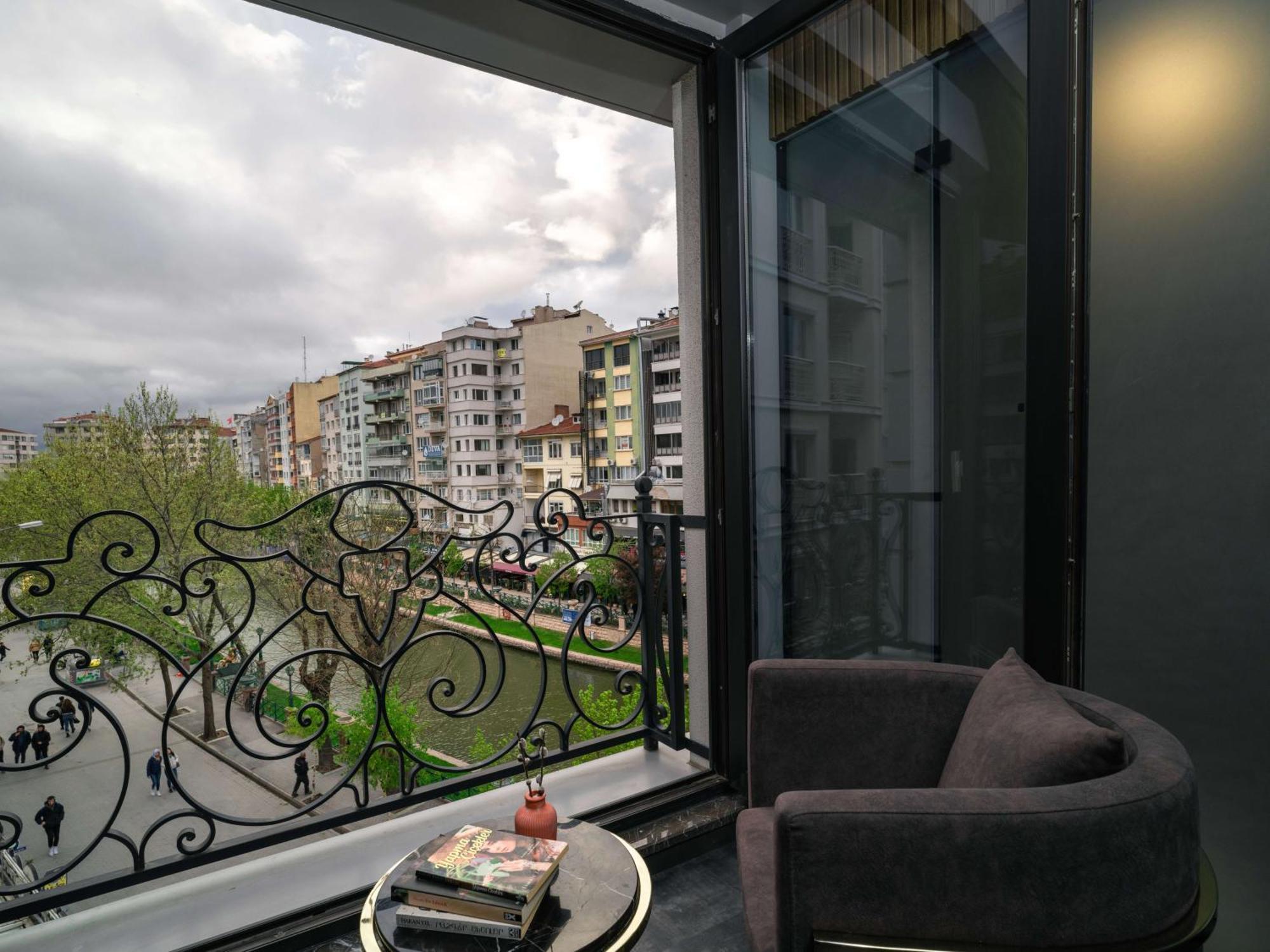 Sennacity Hotel Eskisehir Bagian luar foto